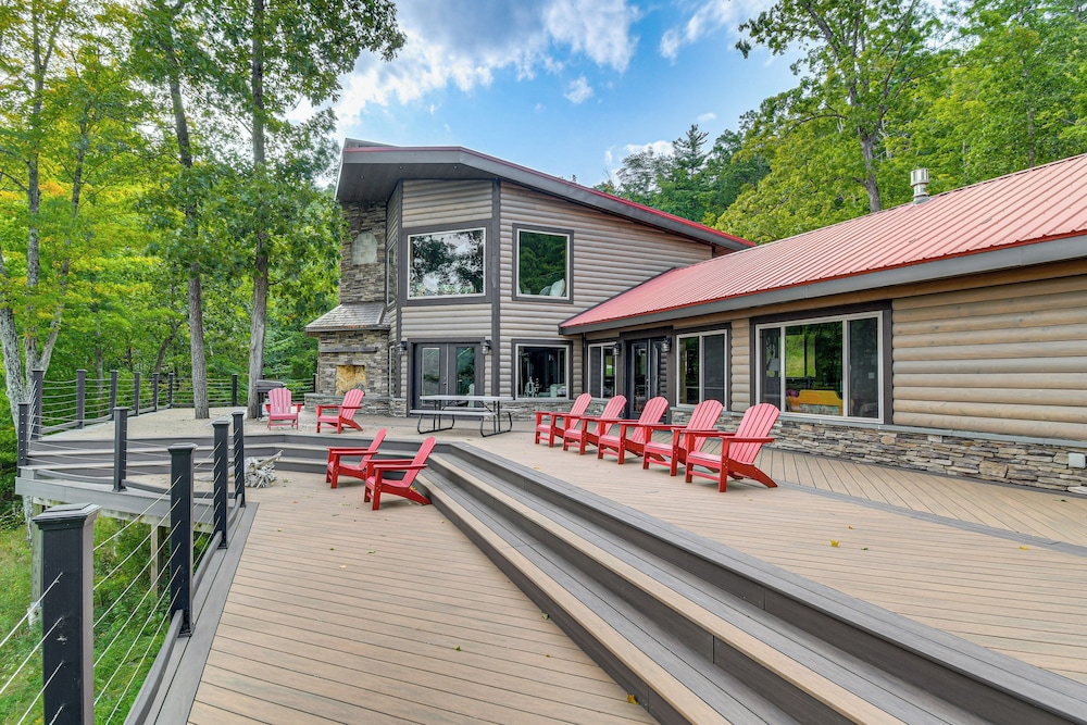 Luxe Cabin Compound 4 Mi to Cameron State Forest!