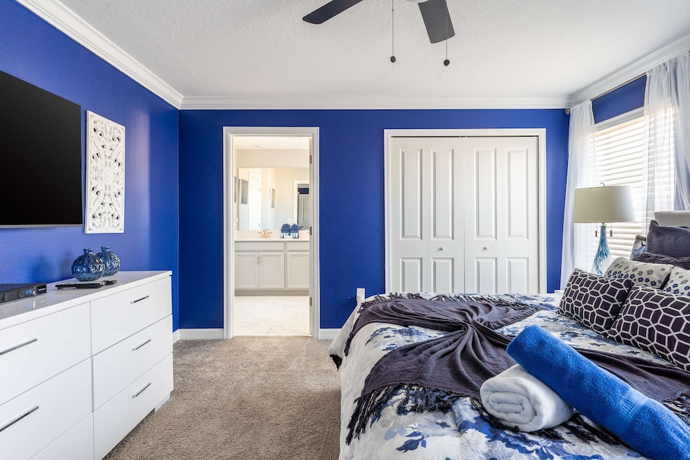 Private Disney Oasis With Pool Hot Tub Ps5 and Modern Amenities
