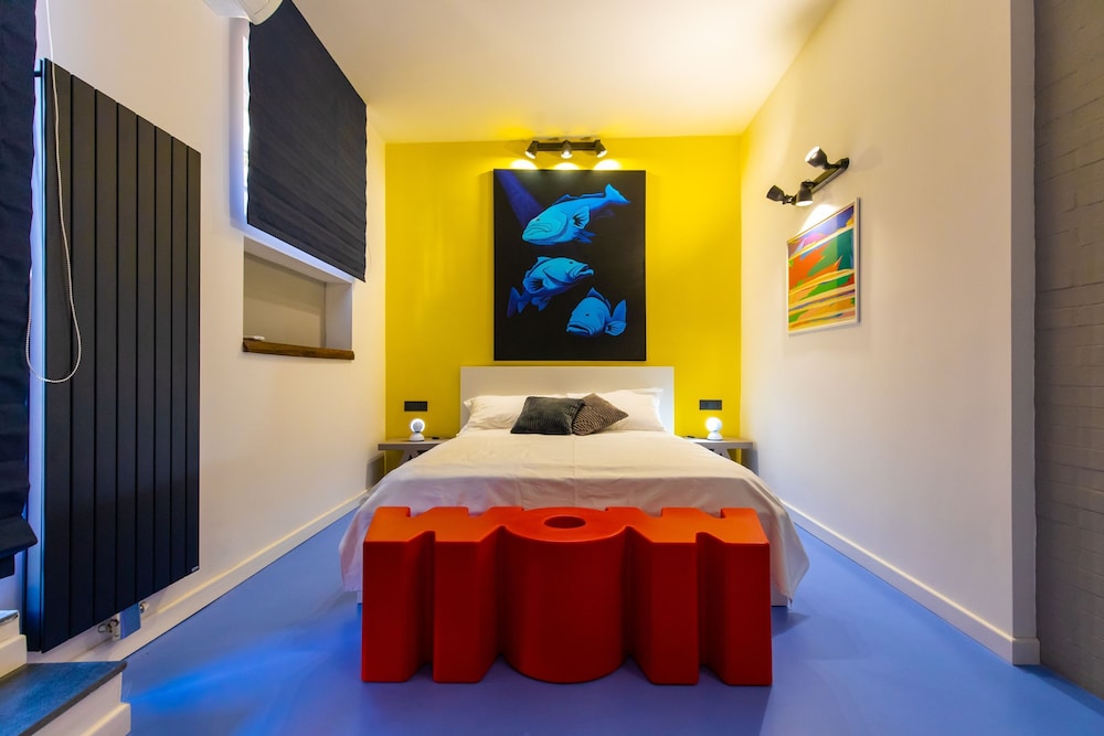 Amana in Naples With 1 Bedrooms and 1 Bathrooms