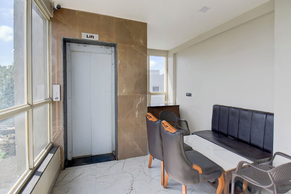Fabhotel Delight Inn