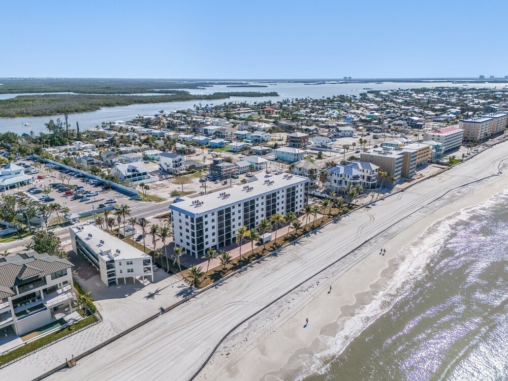 Seaside 101: Oceanview 2br/2ba Condo With Pool, Steps To Beach 2 Bedroom Condo