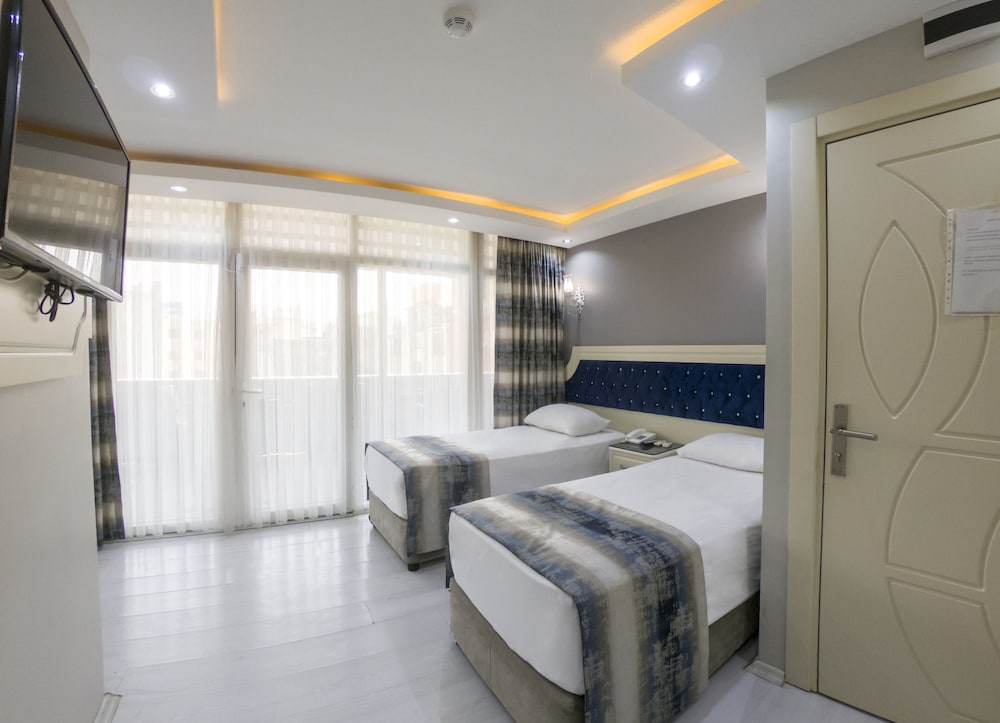 Crowned Otel - Image 20