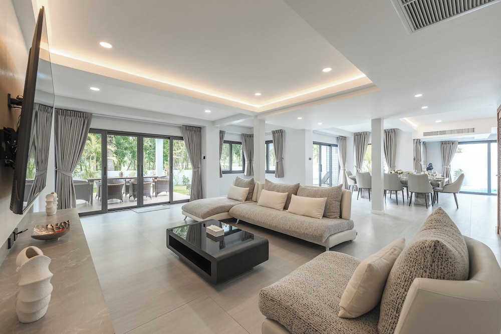 Golfside 5BRVilla with Private Pool V192