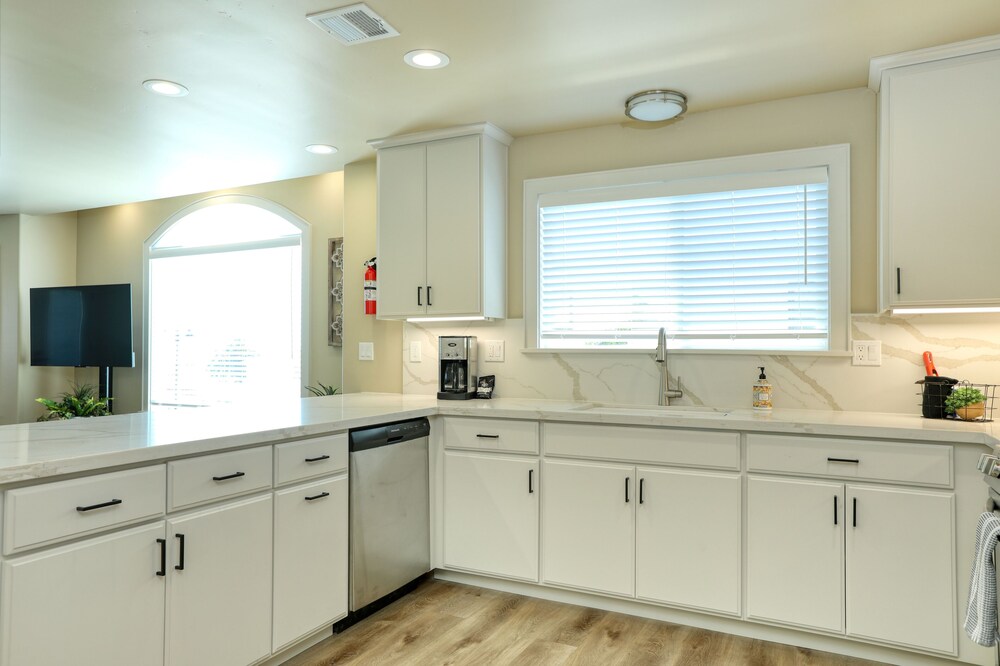 361 A Hinds 4 Bedroom Townhouse by RedAwning view 3