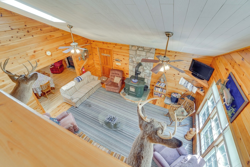 Cabin Comfort Near Psu! Fire Pit & On-site Trails