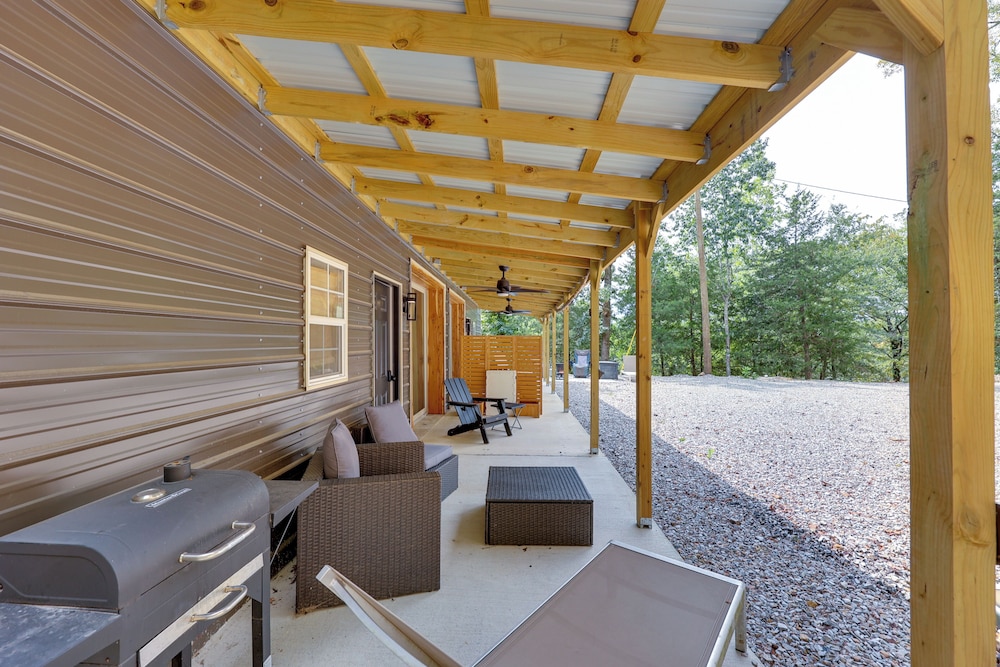 Duplex w/ Furnished Patio Near Lake Ouachita!