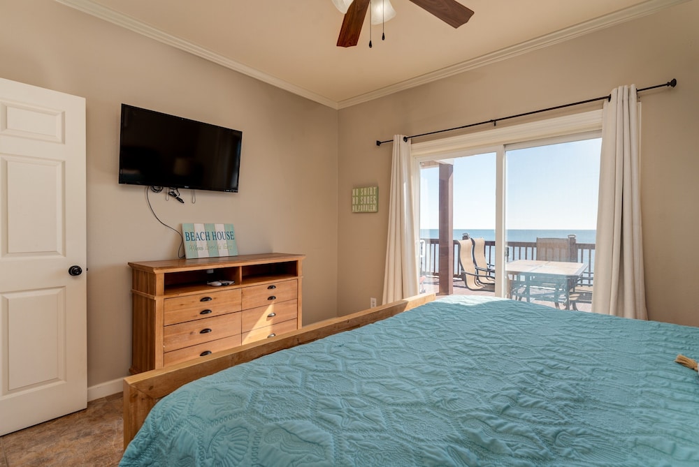 Sonny Side - Enjoy The Private And Personal Lot Space For More Family Beach Time. Unobstructed Views Of Water And Sky! 4 Bedroom Home by RedAwning
