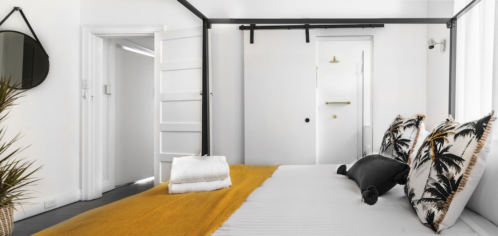 Beach Cottage in Bondi view 5