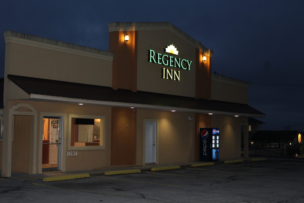 Rolla Vacations - Regency Inn - Property Image 7