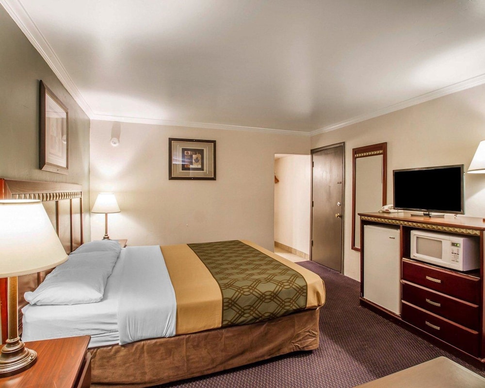 Prescott Vacations - Rodeway Inn Prescott - Property Image 4