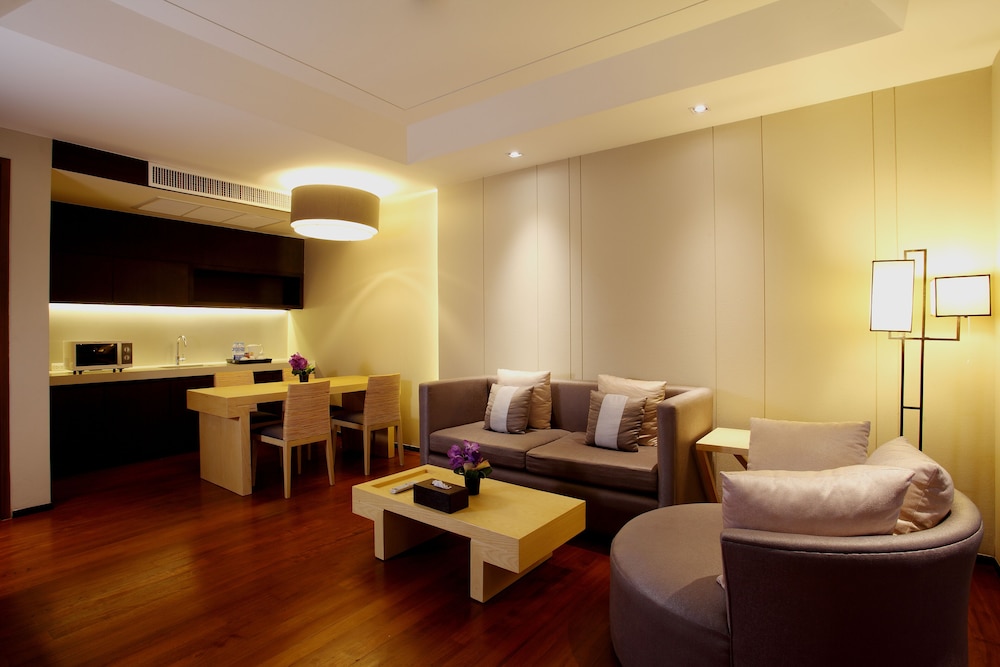Graceland Khaolak Beach Resort