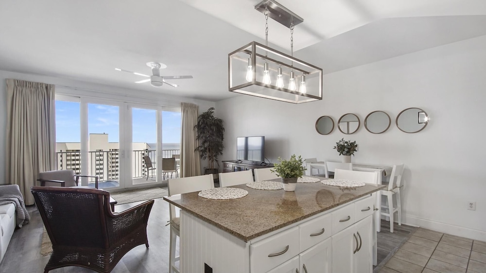 Laketown Wharf 1116