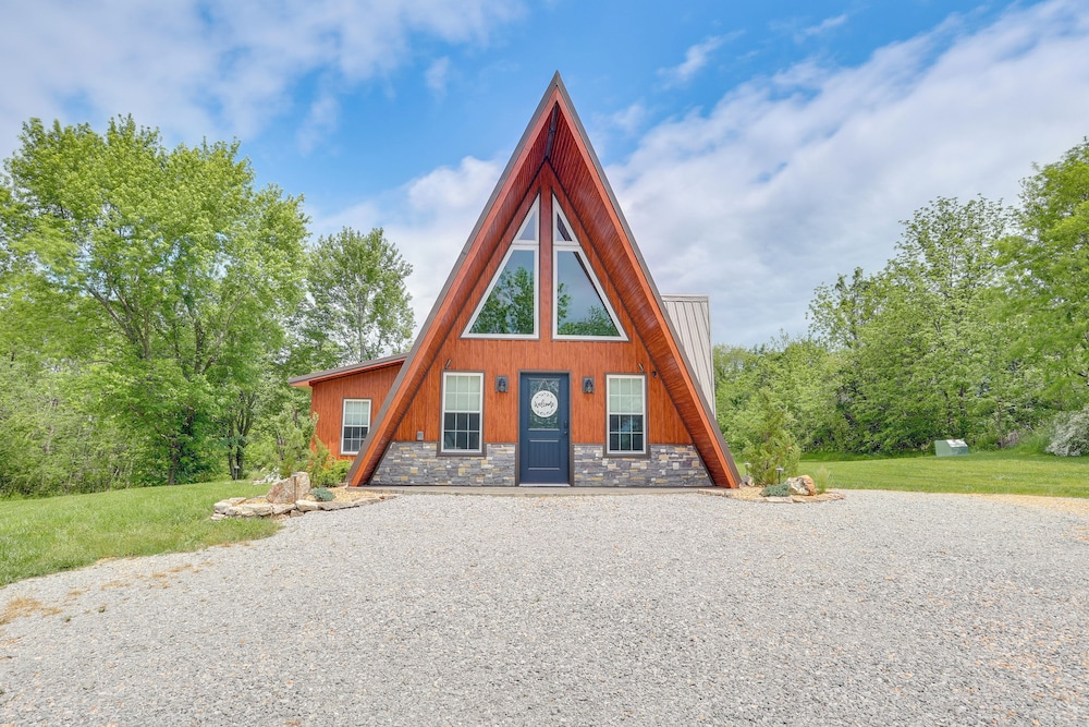 Hot Tub, Fire Pit, Bbq, On-site Pond: Kenton Cabin