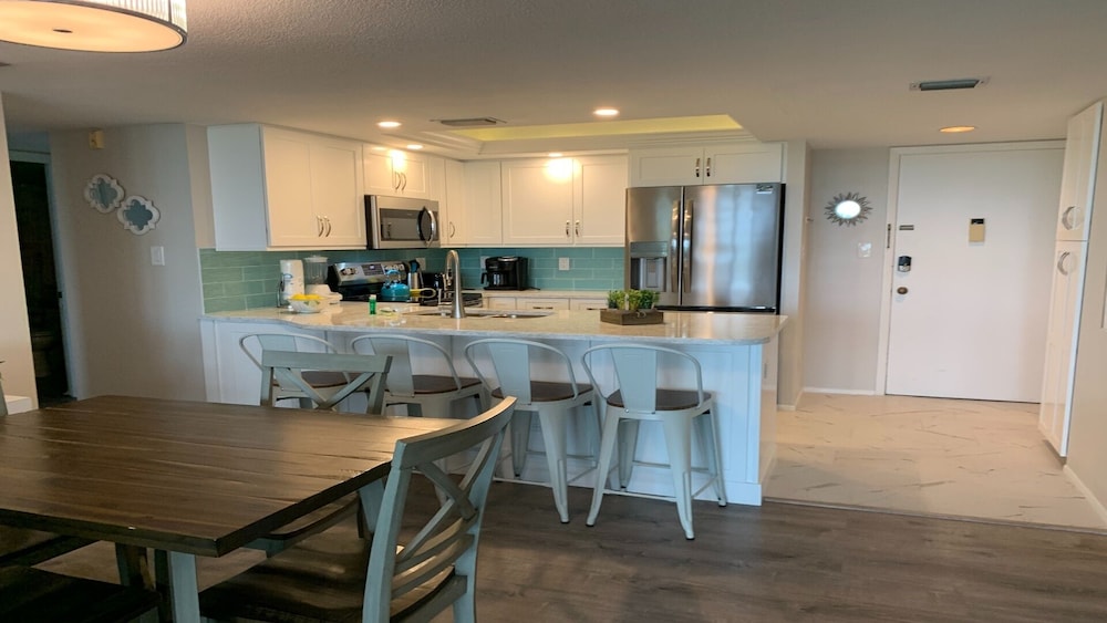 Anchorage Resort 2 Bedroom Condo 6th Flr, Beach Access, Pool 2 Condo