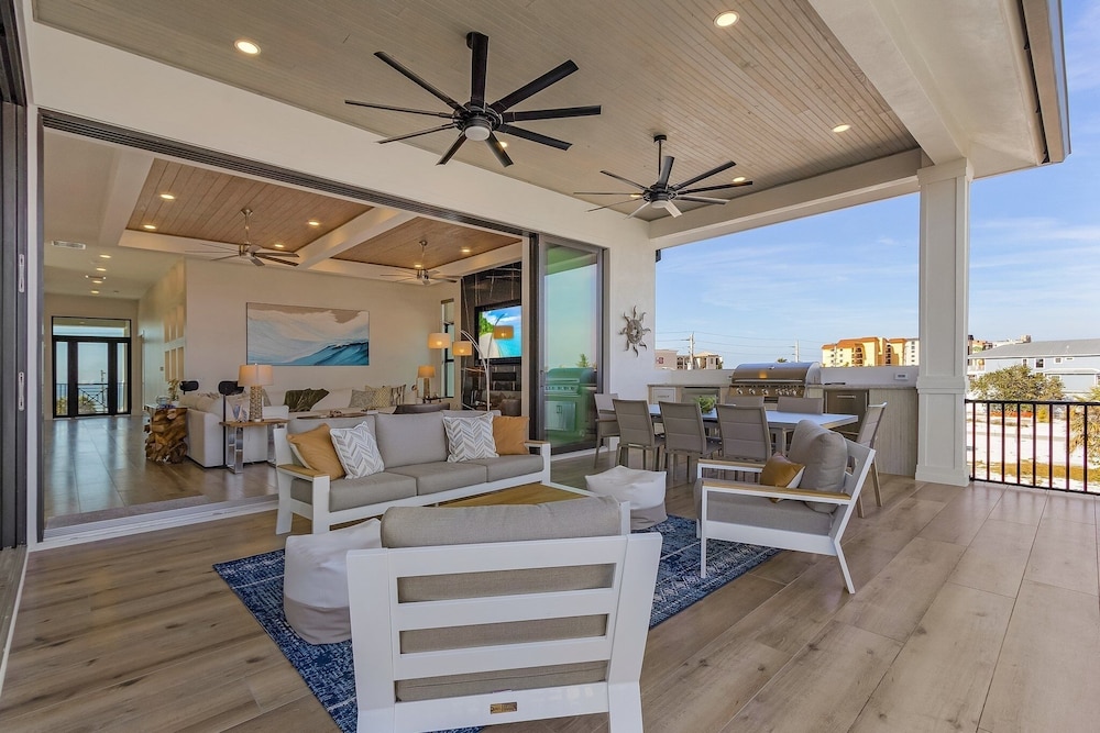 749 Paradise Pointe New Luxury Build 7 Bedroom Home