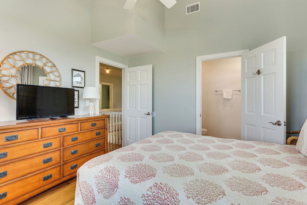 Walk to Ocean: Beach House w/ Pool in Port St Joe!