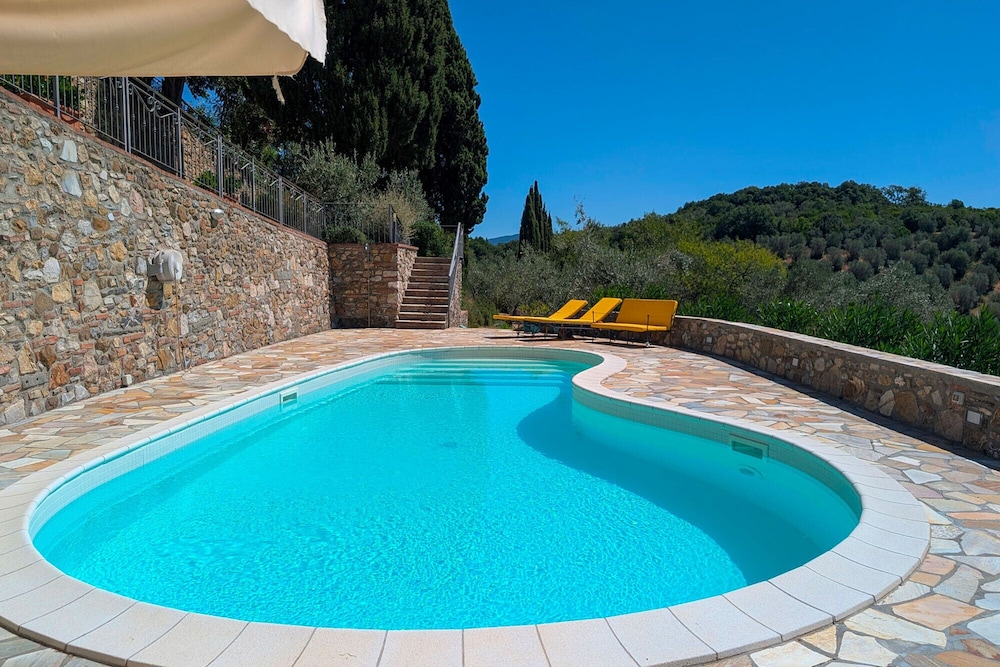 Villa Poggio al Coniglio a Suvereto con Piscina