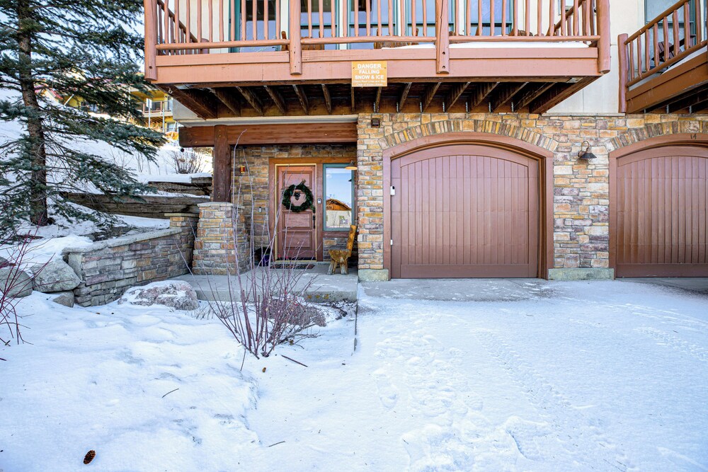 Walk to Lift! Luxe, Updated Cbmr Home w/ Mtn Views
