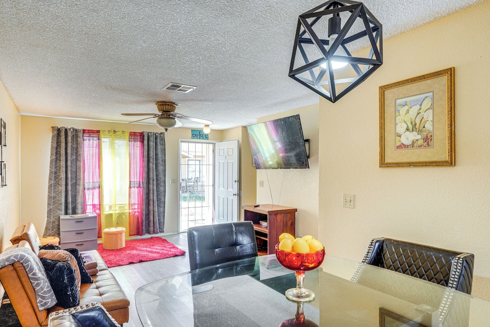 Patio & Mtn Views: Family Gem in California City