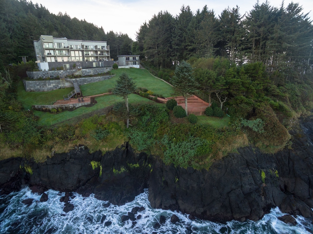 Whale Cove Inn