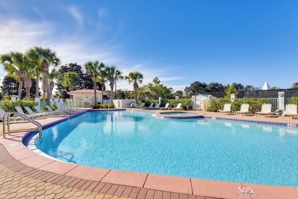Walkable Condo w/ View Btwn Rosemary & Alys Beach!