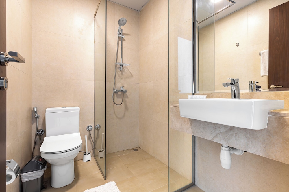 SIMPLY COMFORT Binghatti Gateway Family 2BR with Balcony, Close to Dubai Mall & Burj Khalifa