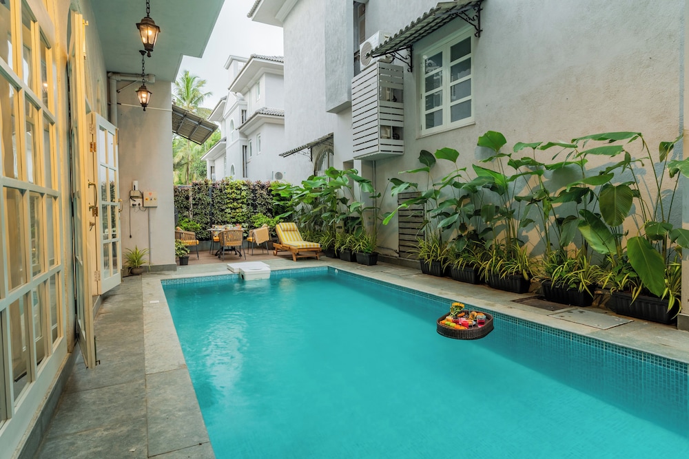 Esh Cottages Birch | Hillside 4-BHK Hideaway With Lush Garden, Common Pool, & Gaming Zone