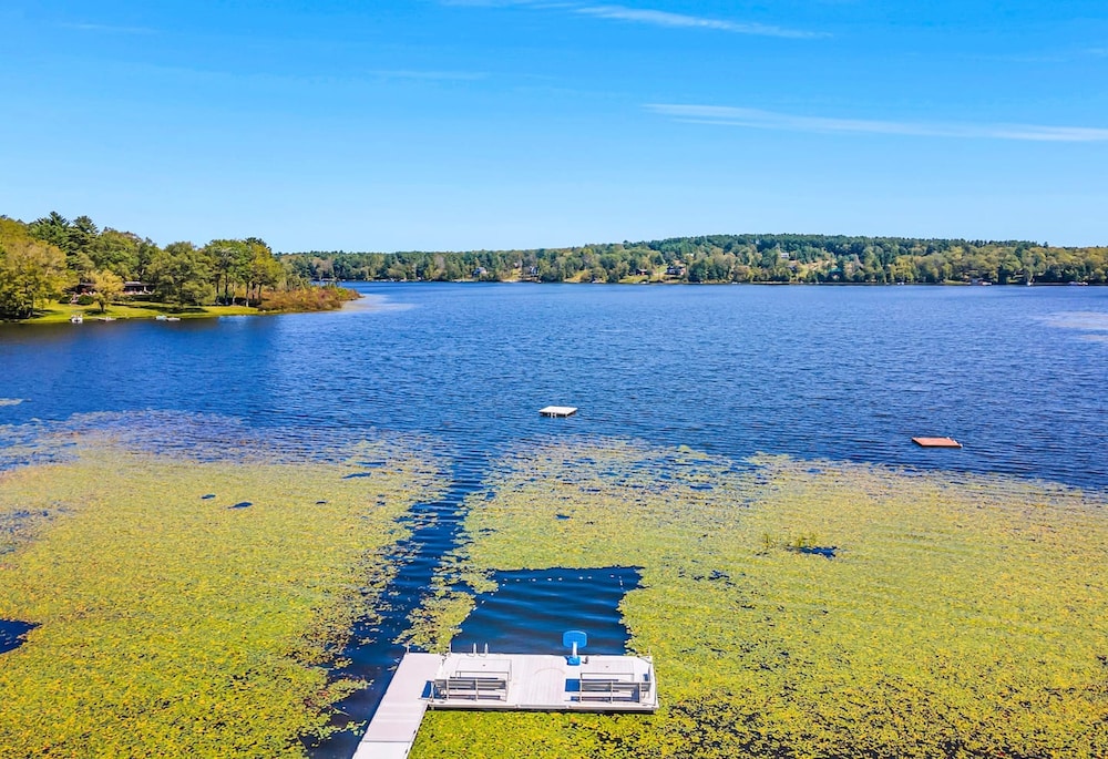 2 Lake Cabins Pool+hottub Game Room 23acs