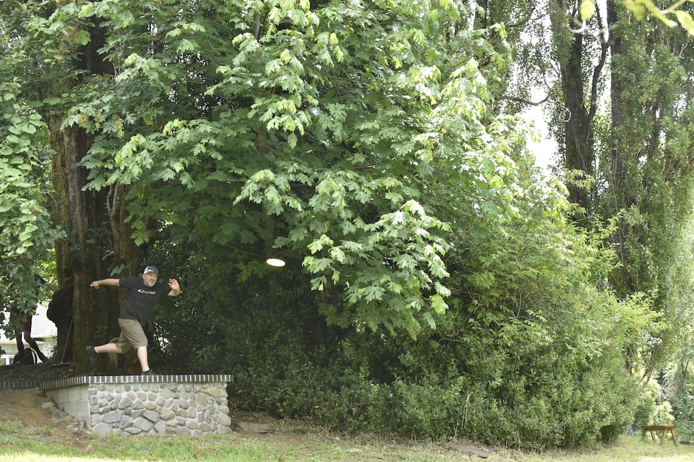 Lucky Mud Inn and Disc Golf Resort