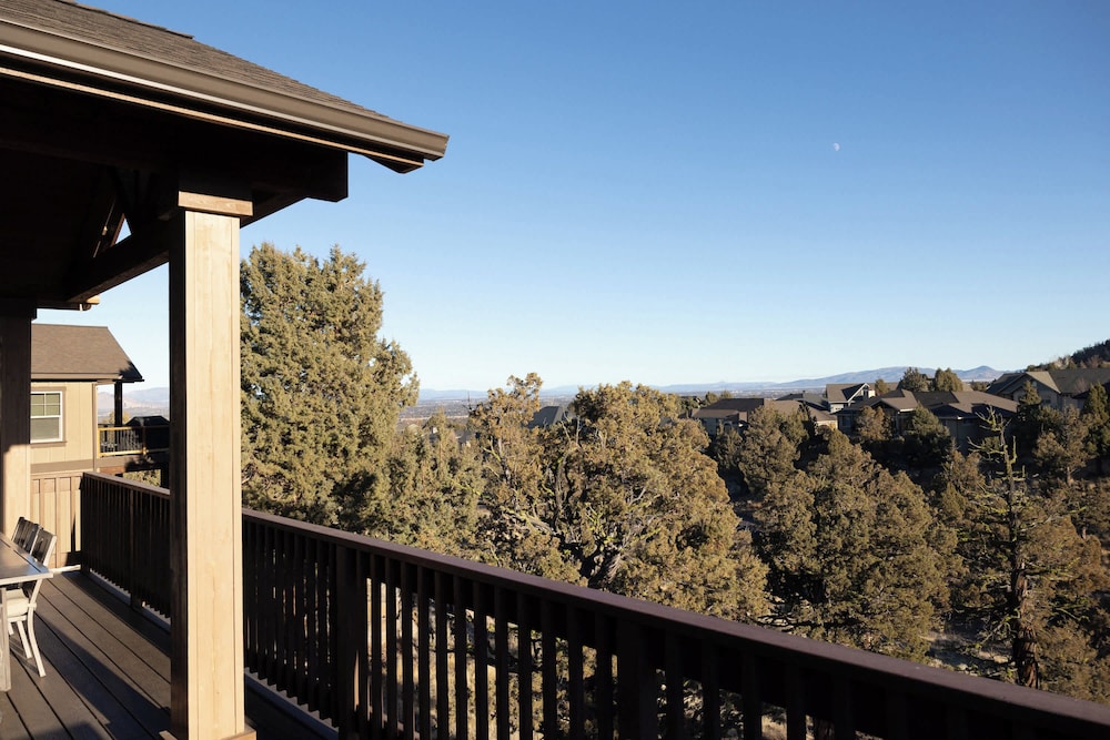Elevated Escape Eagle Crest
