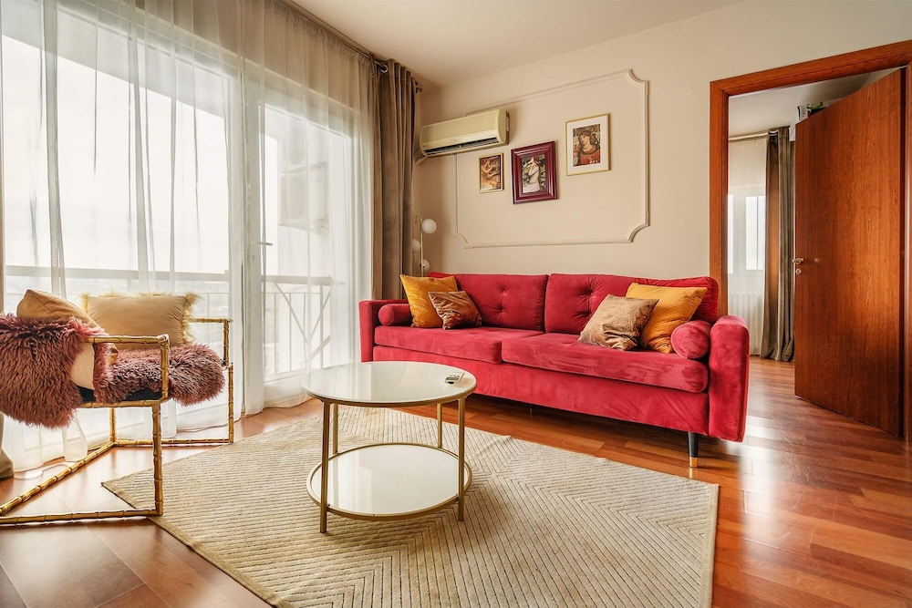 The Ruby Tower in Bucure ti view 3
