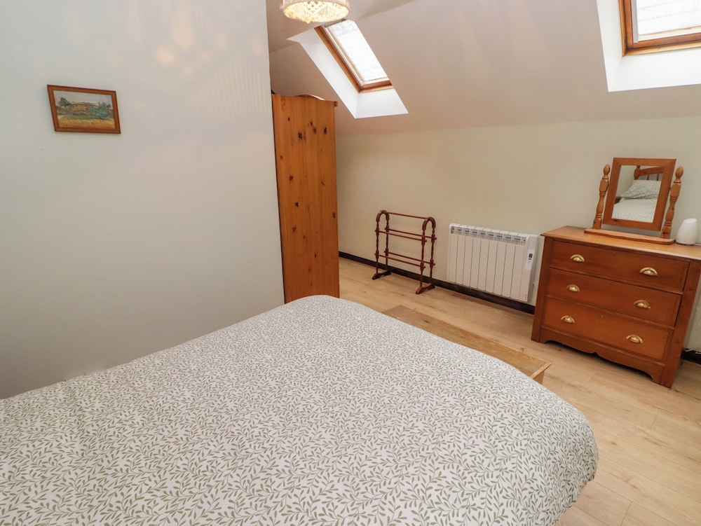 2 Cheriton Cottages
