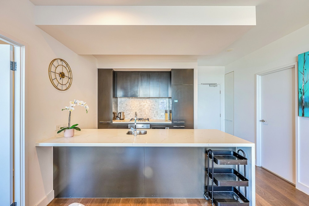 StayAU Stylish 2BR Central Box Hill