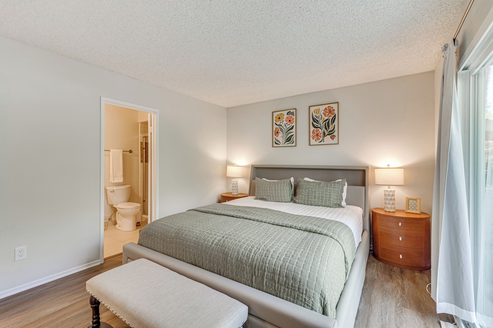 2 Mi to Downtown: Gated Condo in Palm Springs