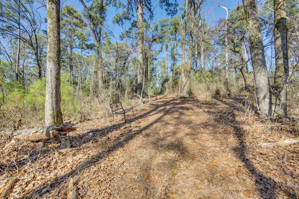 Winnsboro Tiny House w/ Trails, Yard Games & More!