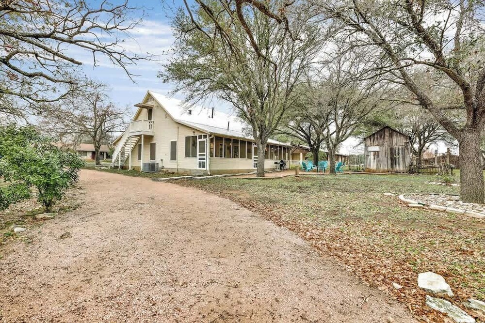 The Country Haus: Quaint Home 1 Mile From Downtown