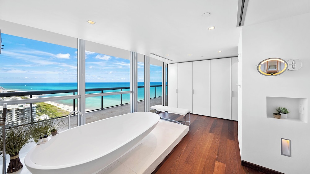 Luxury Vacation Rentals at The Setai by LRMB