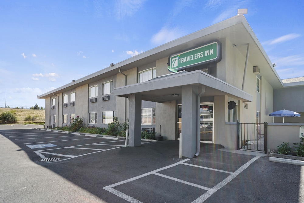 Travelers Inn Medford view 4