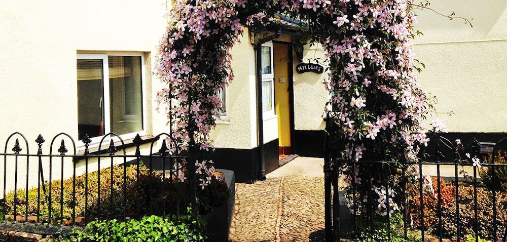 Hotel Hillside Bed & Breakfast - Image 1