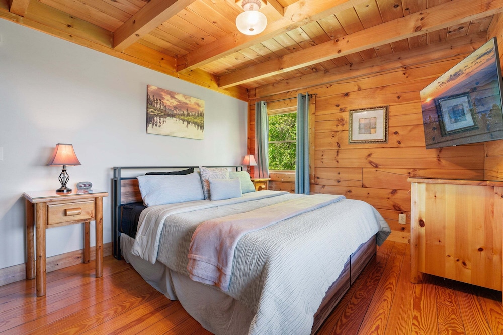 Breathtaking Hideaway 5 Bedroom Cabin