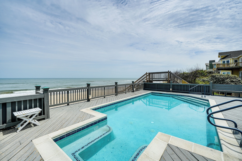 Grand Seaside Escape w/ Direct Beach Access! view 4