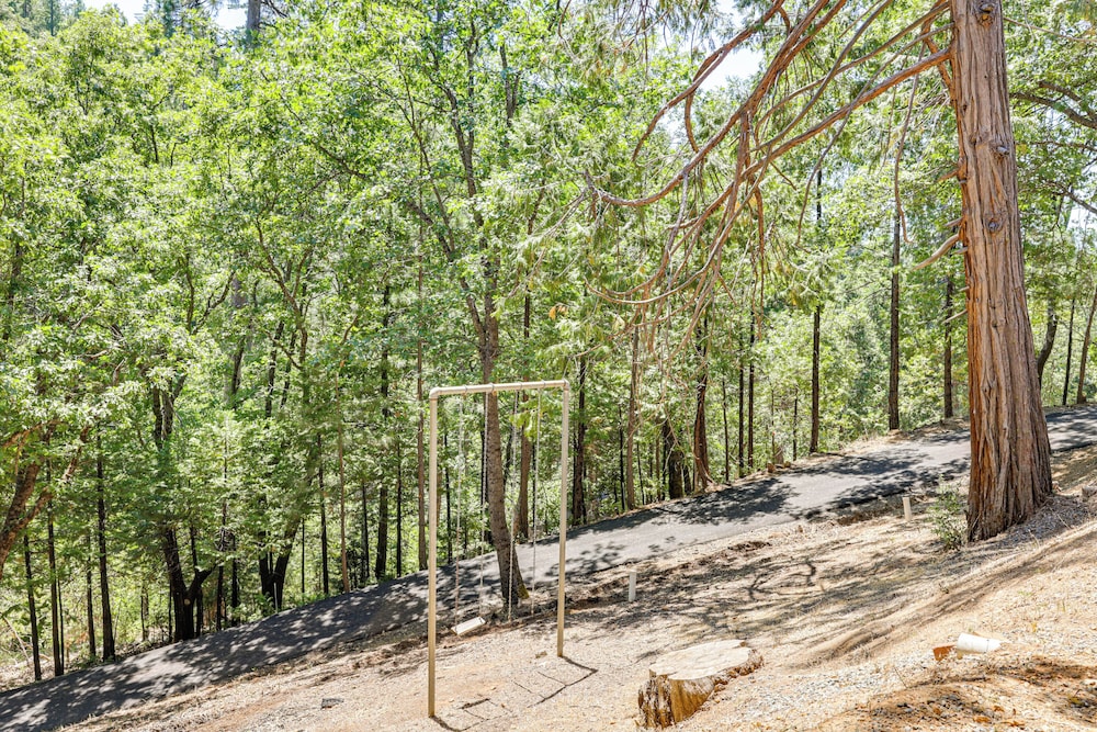 Community Lake Access: Peaceful Cabin in Sonora!