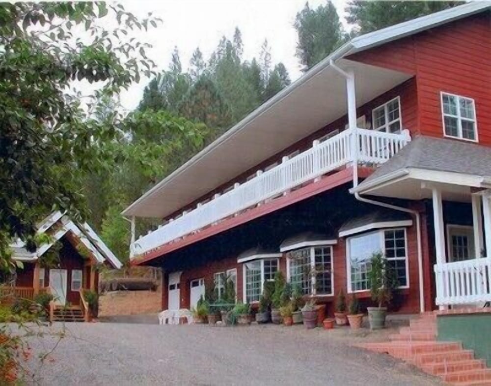 Hearthstone Elegant Lodge by the River