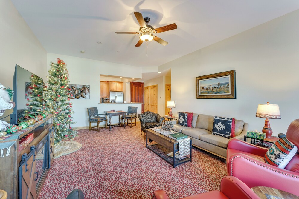 1 Mi to Skiing: Mtn-view Condo in Angel Fire!