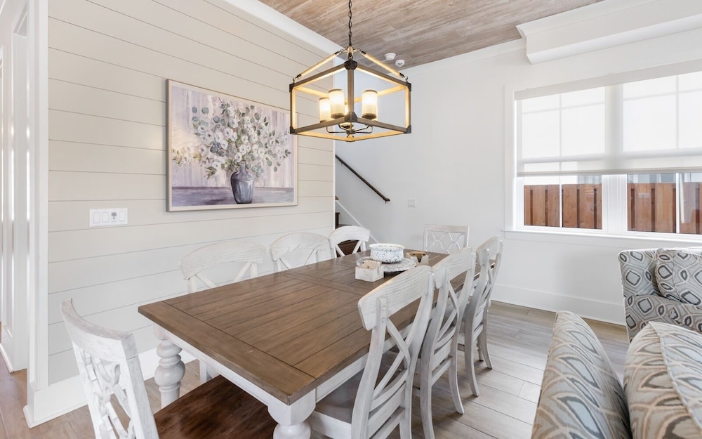 5BR Getaway w/ Private Pool, Golf Cart, 4 Bikes & 30A Convenience!