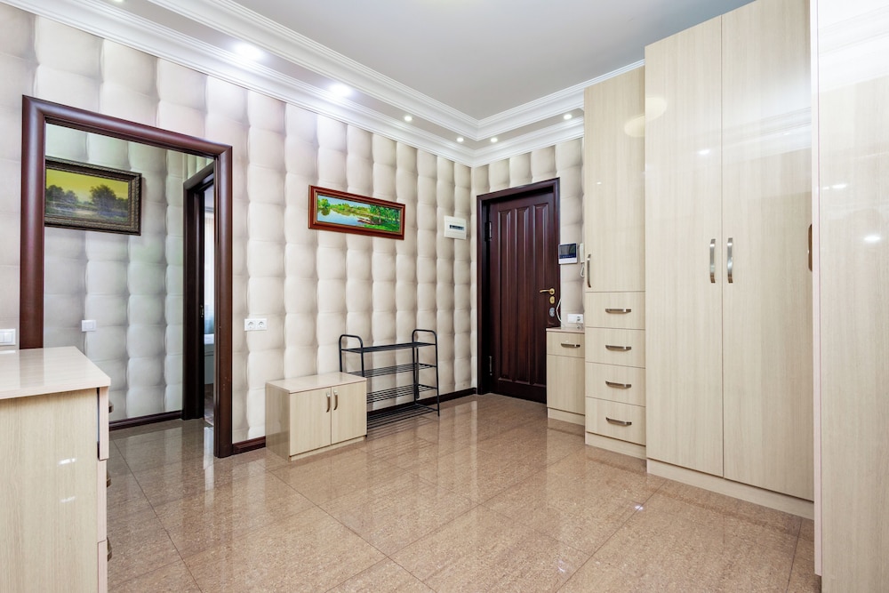 Apartment by Luxe Group DI777