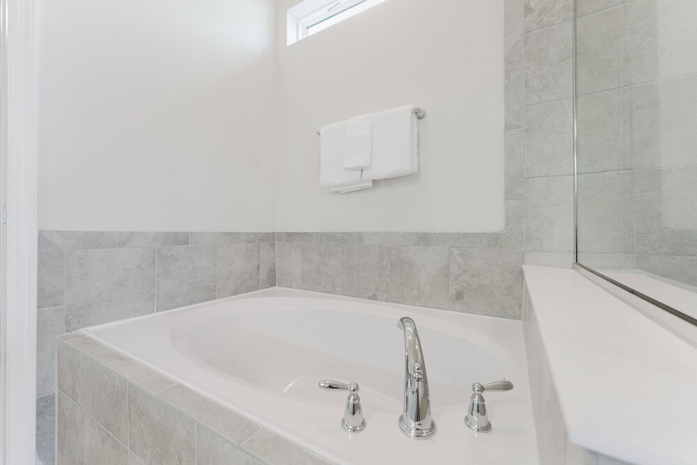 Stunning 8BR Pool Gameroom Minutes to Disney
