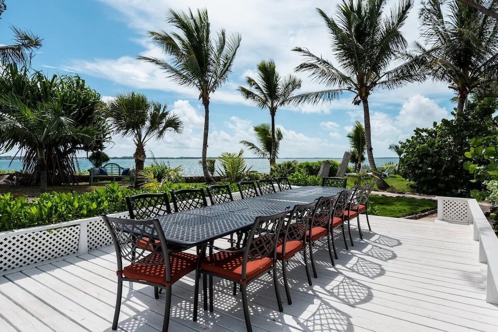Middle Cay Estate 7 Bedroom Estate