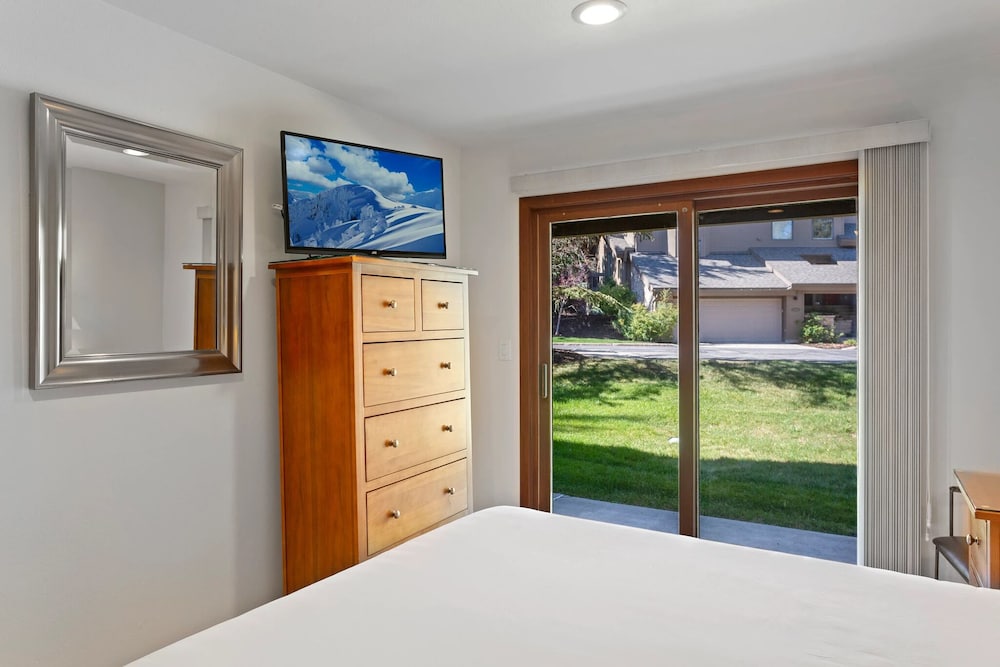 Lakeside at Deer Valley Resort - Two Bedroom Condo #1733 2 Condo