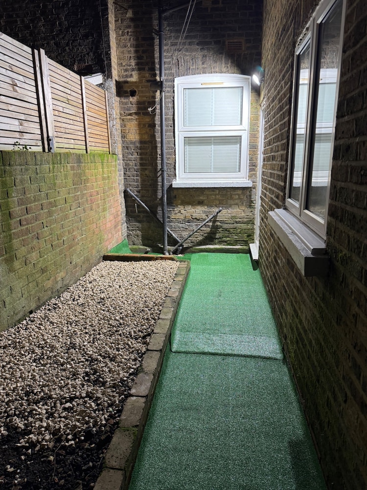 Cozy 2br-5guests-near Attractions-garden